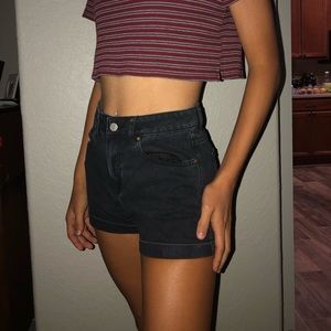 Black Pacsun mom shorts. Size 25.
